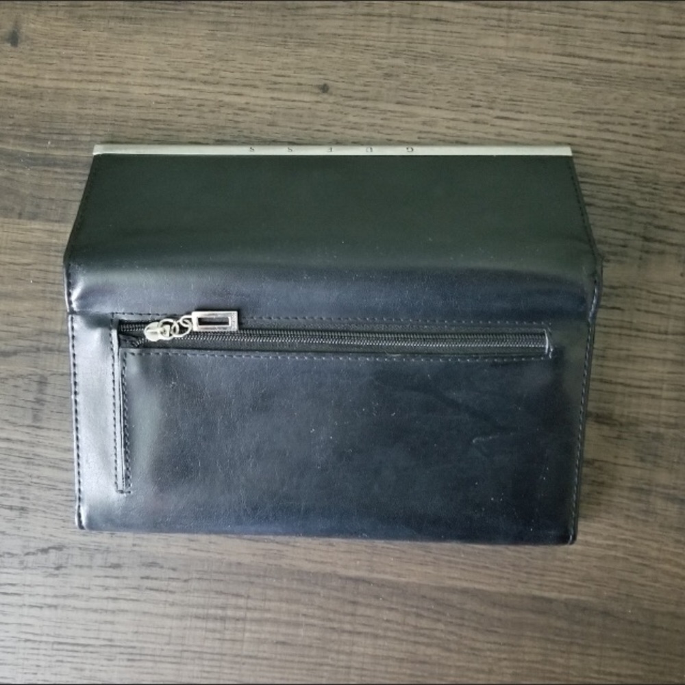 Guess Wallet - Picture 2 of 4